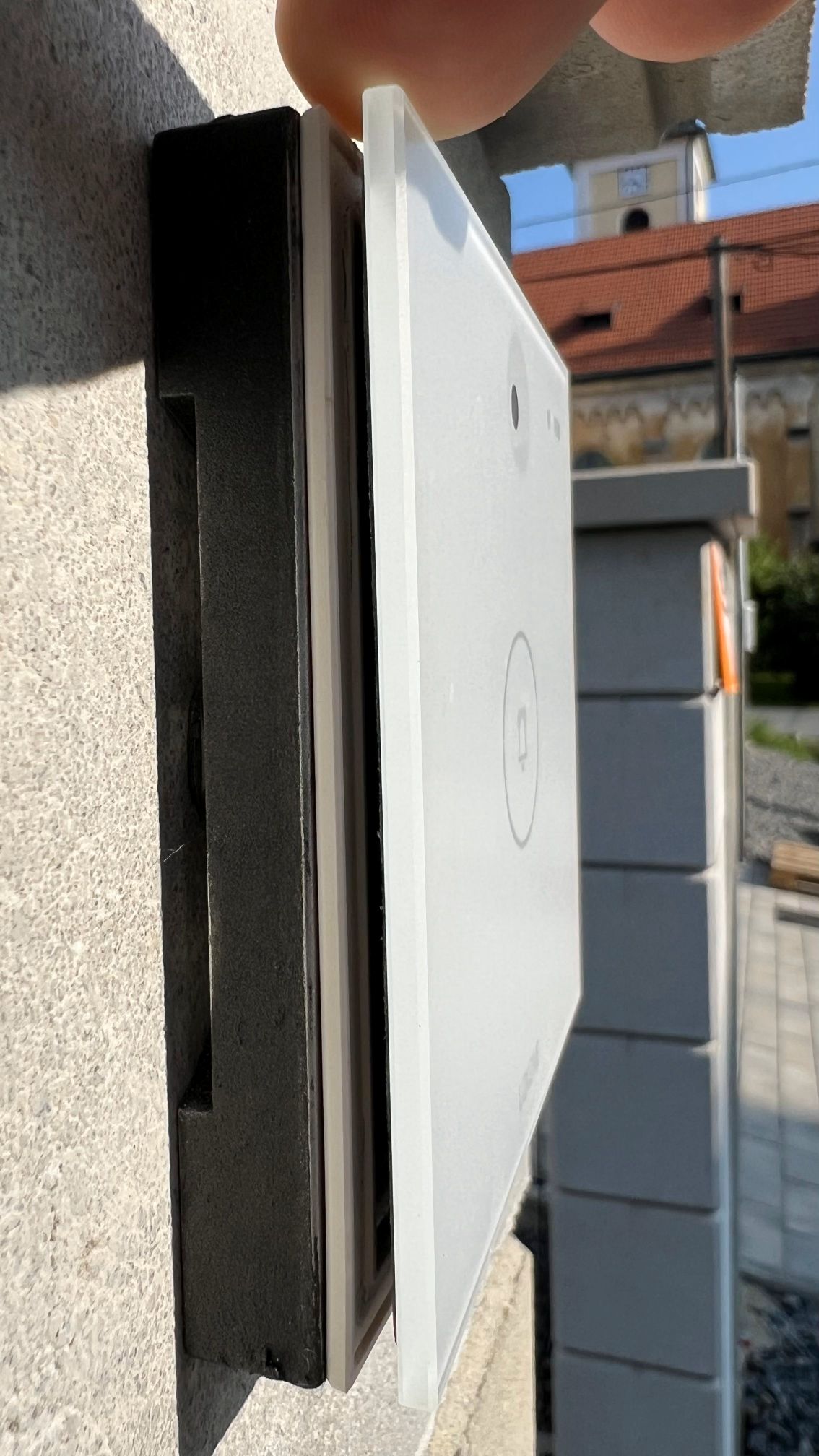 Bezrámový interkom